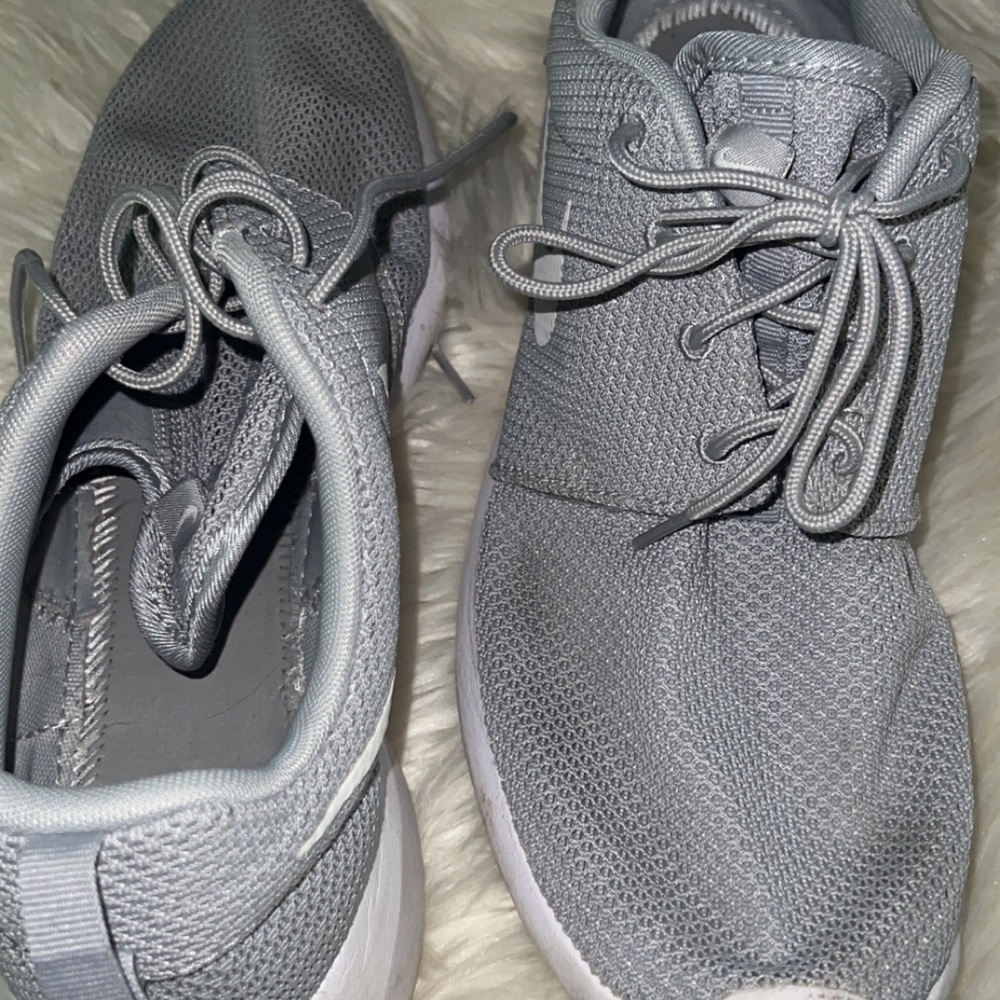 Worn a few times! Nike Mens Roshe One Premium Sneaker Size 11 - Picture 5 of 8